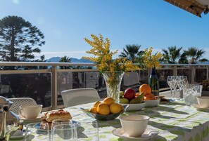 Outdoor dining - Apartment 117 sq2 with sea view - 3 bedrooms, 3 bathrooms - Cannes (Cannes)