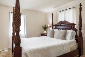 4 bedrooms, iron/ironing board, WiFi, bed sheets