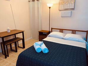 1 slaapkamer, een strijkplank/strijkijzer, wifi, beddengoed