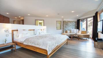 15 bedrooms, iron/ironing board, WiFi, bed sheets