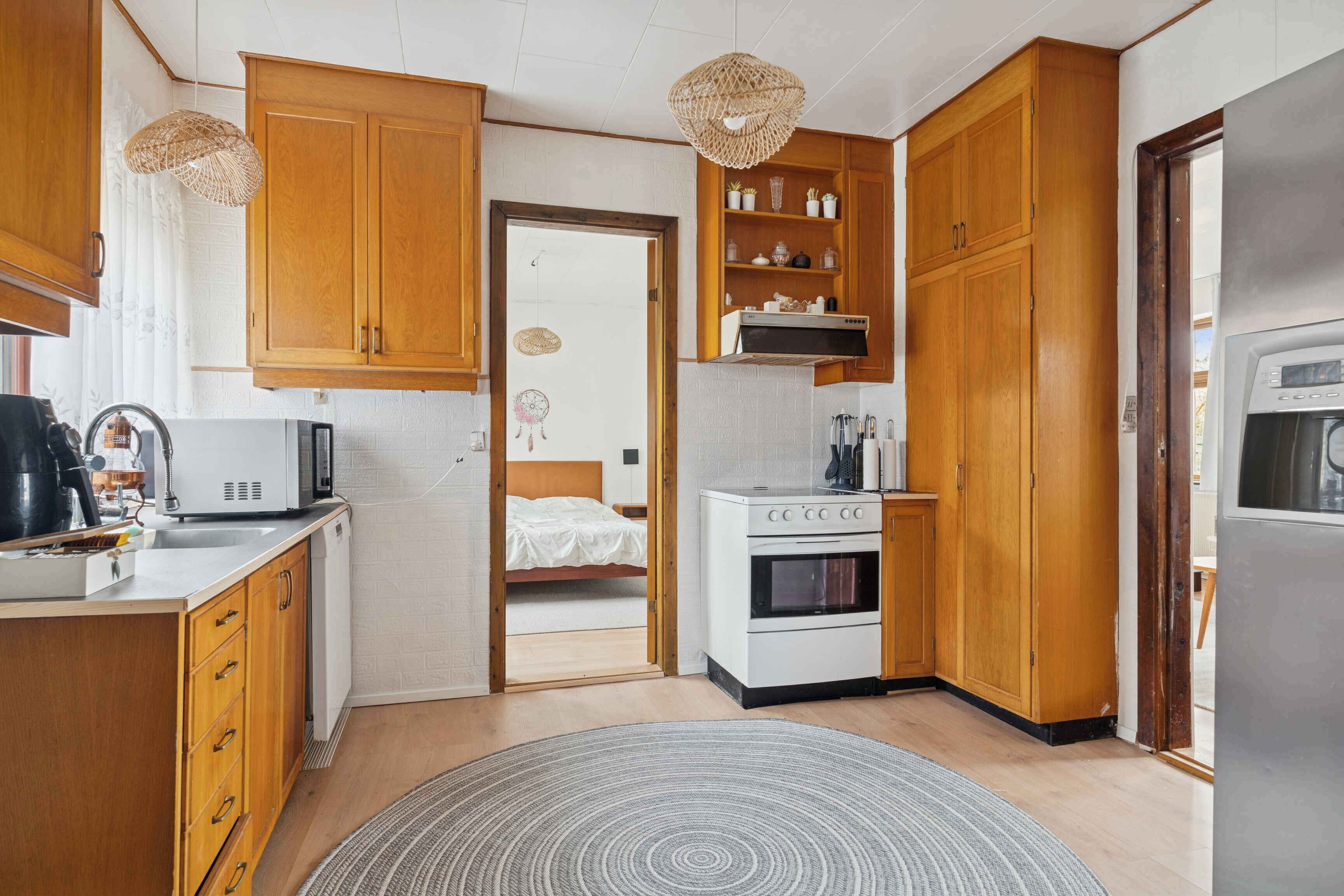 Réfrigérateur, four, lave-vaisselle, bouilloire électrique