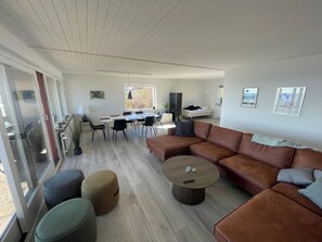 TV - Front-row holiday home with sea view (Allinge)