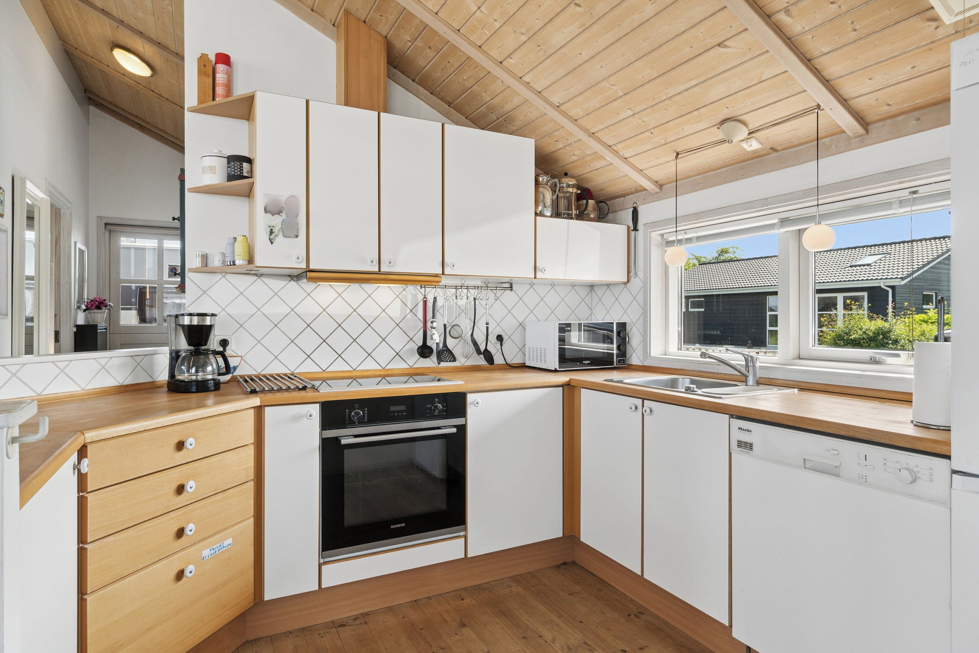 Fridge, dishwasher