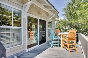 Outdoor dining - Happy Hours — 1 Block to Ocean Kure Beach Retreat w/ Game Room (Carolina Beach)