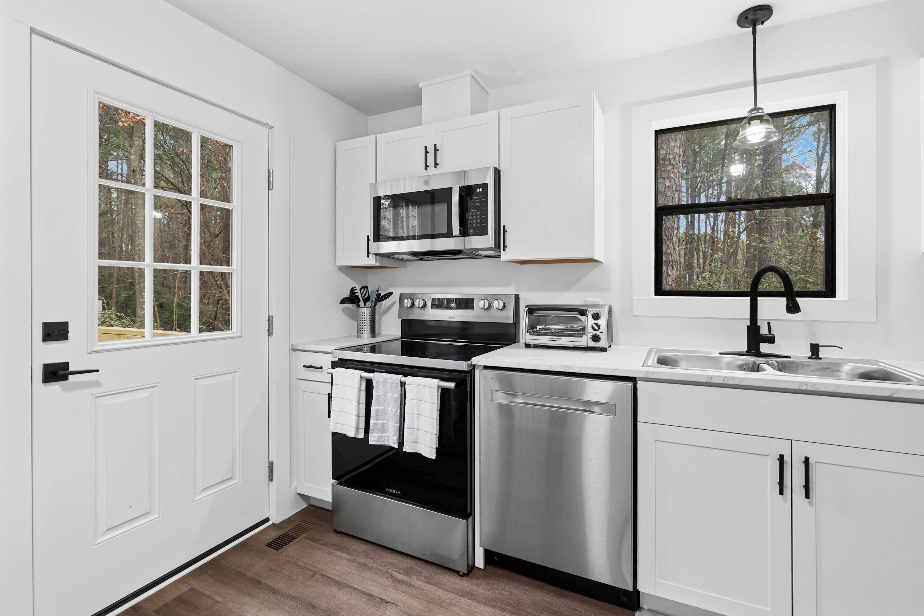 Refrigerador, microondas, horno y parrilla de estufa 