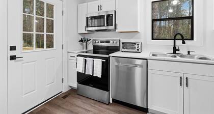 8 Minutes to UNC - Outdoor Deck - Washer and Dryer