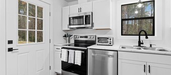 8 Minutes to UNC - Outdoor Deck - Washer and Dryer