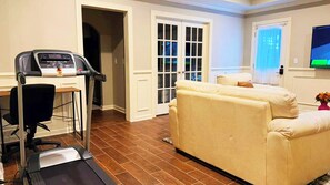 Interior - Chic Retreat Escape with Swimming Pool, Gym & Jacuzzi (Georgia)