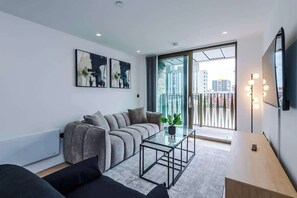 TV, offices - Stylish 2 Bed 2 Bath in Central Manchester (Manchester)