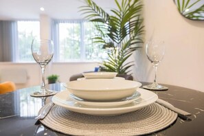 Dining - Central Gravesend 1BR | Kitchen +Wi-Fi | Sleeps 2 (Gravesend)