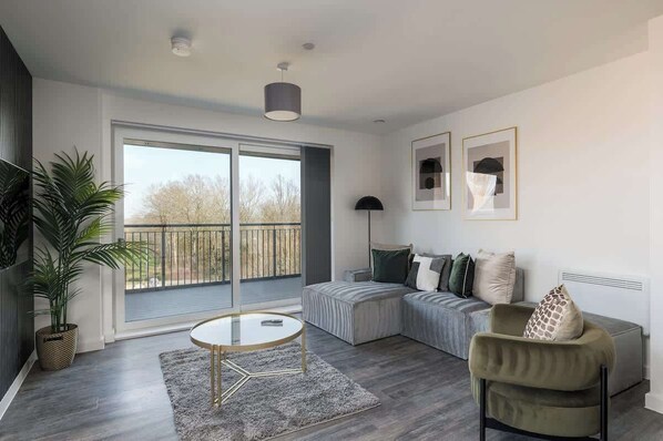 Televisión y oficina 