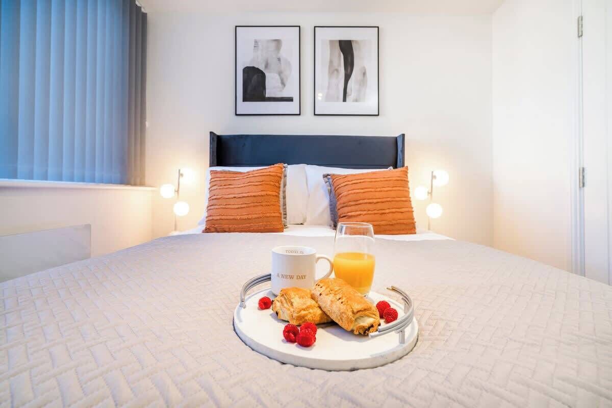 Iron/ironing board, travel cot, WiFi, bed sheets
