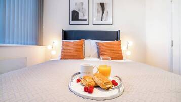 Iron/ironing board, travel cot, WiFi, bed sheets