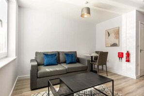TV, offices - 1Bed | Parking | Nr York Minster & Hospital (York)