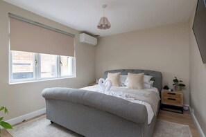Iron/ironing board, travel cot, WiFi, bed sheets
