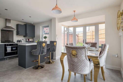 4 Bedroom Detached House