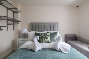 Bügeleisen/Bügelbrett, Reisekinderbett, WLAN, Bettwäsche
