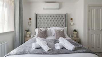 Iron/ironing board, travel cot, WiFi, bed sheets