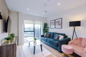 TV, offices - Stylish Liverpool Apartment with Parking (Liverpool)