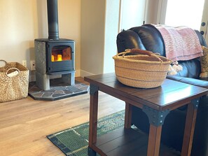 Interior - Peaceful 2-bedroom Pet-Friendly cabin in adorable Bailey for a cozy getaway (Bailey)