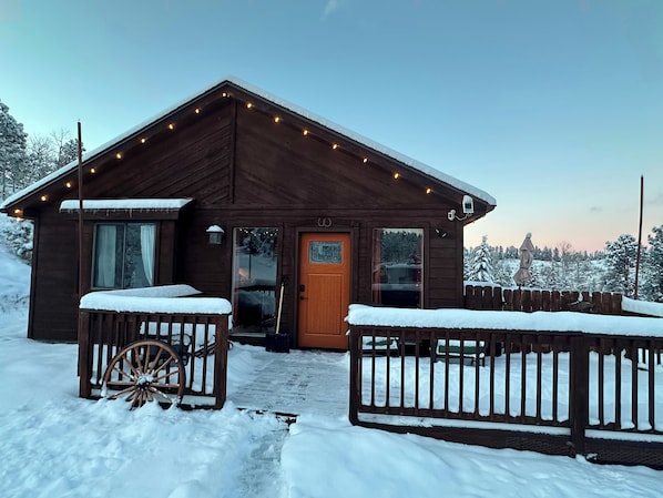 Exterior - Peaceful 2-bedroom Pet-Friendly cabin in adorable Bailey for a cozy getaway (Bailey)