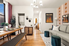 TV - NEW - Stylish Art Deco Apt • Easy Access to Manhattan (Hoboken)