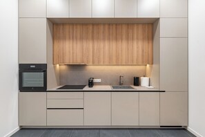 Refrigerador, microondas, horno, placa de cocina