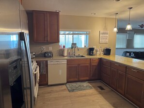 Micro-ondes, four, plaque de cuisson, lave-vaisselle