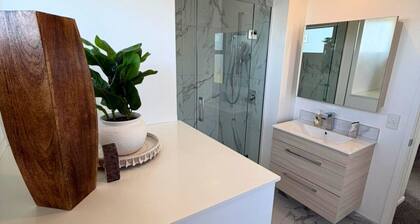 Central 2BR Townhouse with Private Yard