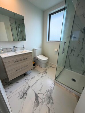 Hair dryer, towels - Central 2BR City Stay on Armagh Street (Christchurch)