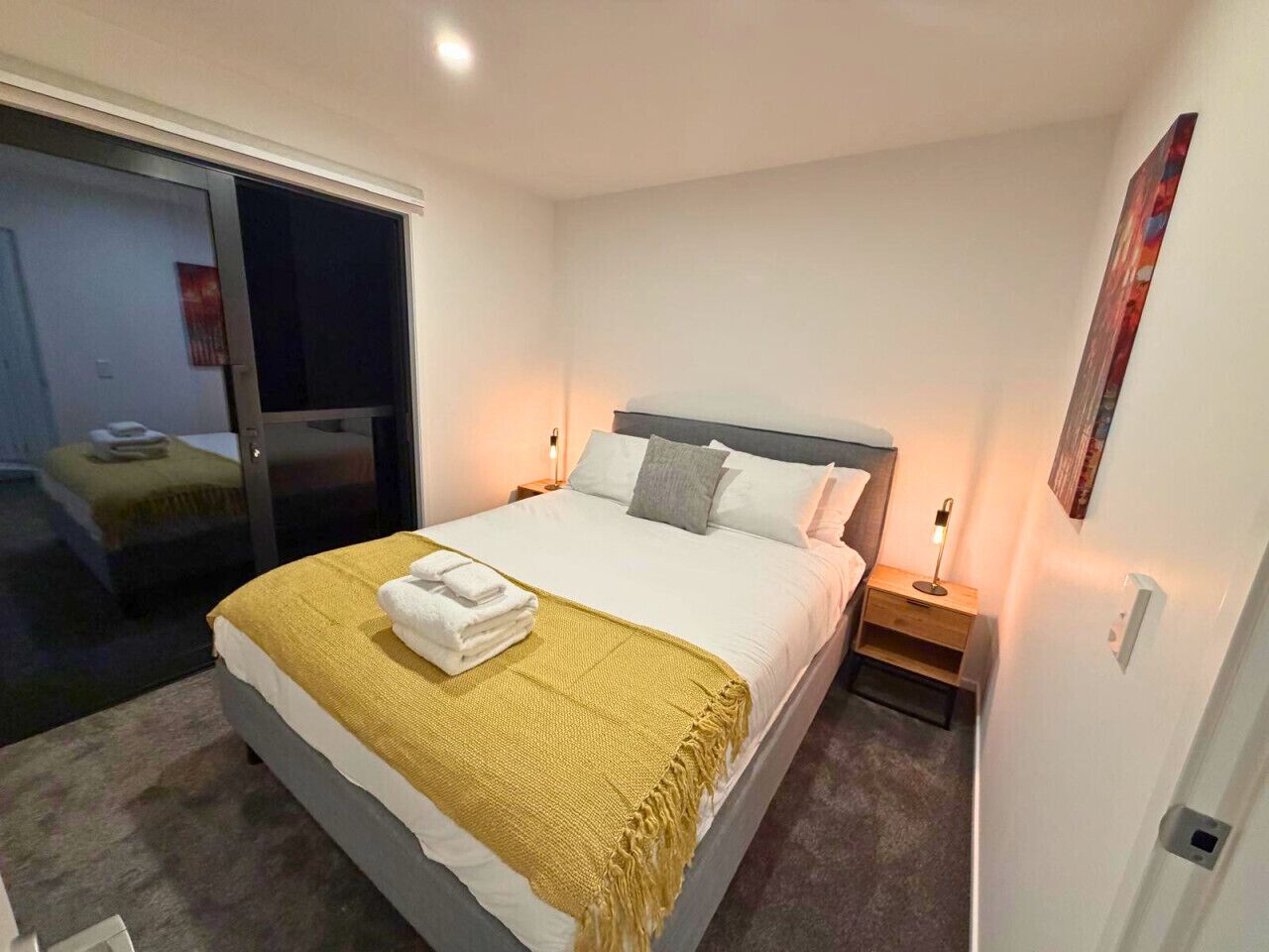 Desk, iron/ironing board, WiFi, bed sheets