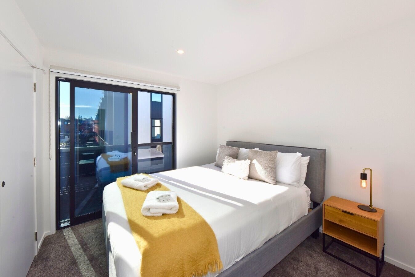 2 bedrooms, desk, iron/ironing board, WiFi
