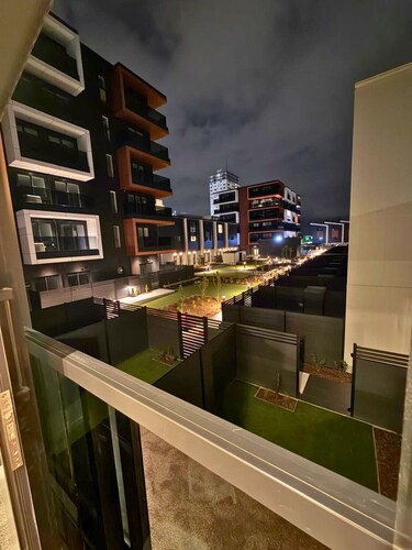 Stylish 2BR Townhouse with Balcony