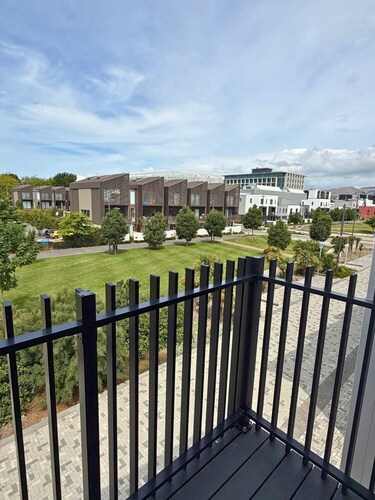 Elegant 2BR Townhouse in Huanui Lane
