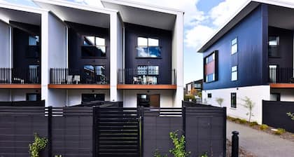 Elegant 2BR Townhouse in Huanui Lane