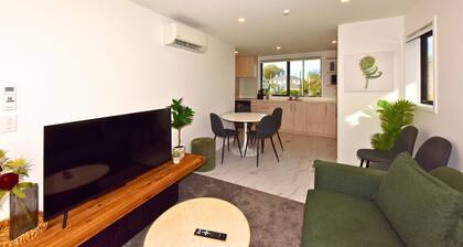Elegant 2BR Townhouse in Huanui Lane