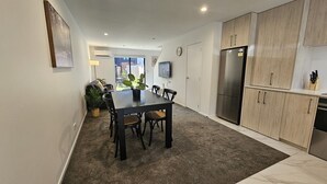 Dining - Family-Friendly 2BR Townhouse with Fenced Yard (Auckland City)