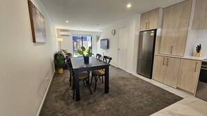 Dining - Family-Friendly 2BR Townhouse with Fenced Yard (Auckland City)
