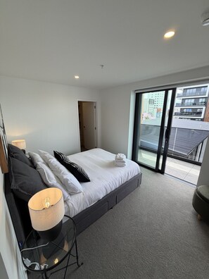 Iron/ironing board, WiFi, bed sheets - Central 1BR Apartment near Te Kaha Stadium (Christchurch)