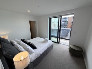 Strykjärn/strykbräda, wi-fi och sängkläder