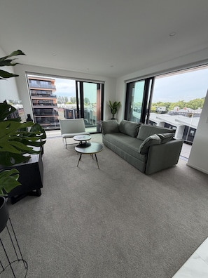 TV - Central 1BR Apartment near Te Kaha Stadium (Christchurch)