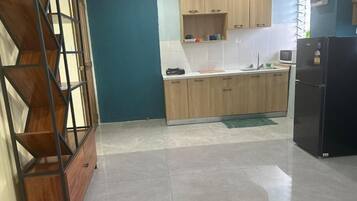 Studio, 1 Bedroom | Private kitchen