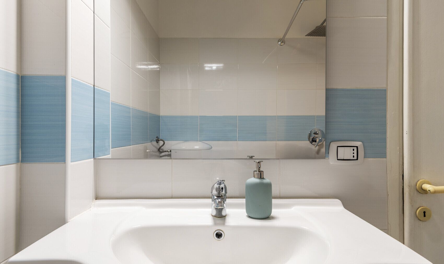 Dusche, Haartrockner, Bidet, Handtücher