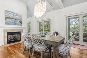 Dining - Pet friendly home located in the middle on Bald Head Island (Bald Head Island)