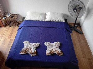 3 bedrooms, desk, iron/ironing board, free WiFi