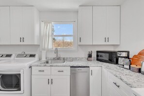 Fridge, microwave, oven, stovetop - 5Min to Downtown Franklin/Pet Friendly/Fenced Yard (Franklin)