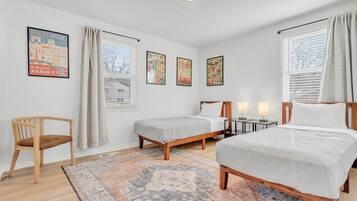 Iron/ironing board, travel crib, WiFi, bed sheets