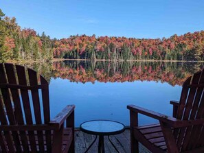 Property grounds - Lakefront Chalet with Spa & Steam Room | Sleeps 12 | 1h from Montreal (Wentworth-Nord)