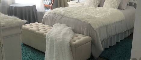 2 bedrooms, iron/ironing board, Internet, bed sheets