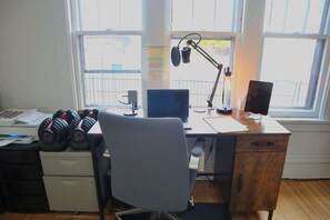 Interior - Bright 2-bedroom apartment with in the Trendy Northeast Minneapolis Neighborhood (Minneapolis)